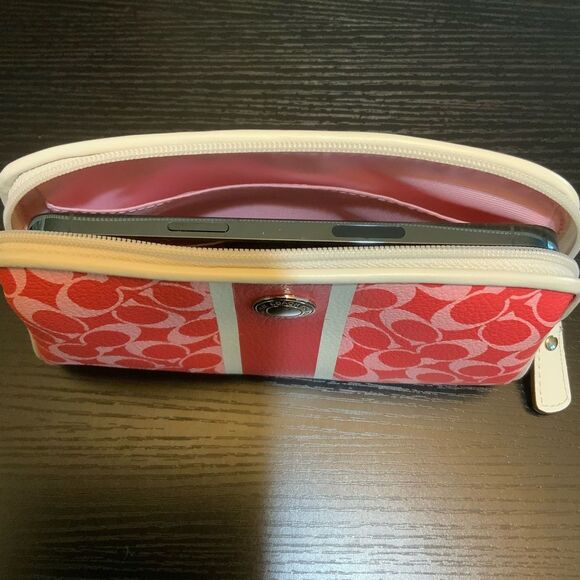 Coach Designer Handbag Bag Clutch great for iPhone, Make up, Other Accessories - Picture 11 of 12